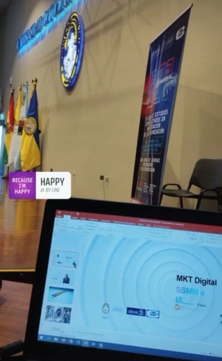 Vista del auditorio y de la presentación de marketing digital e inteligencia artificial en el encuentro de ABOIC.