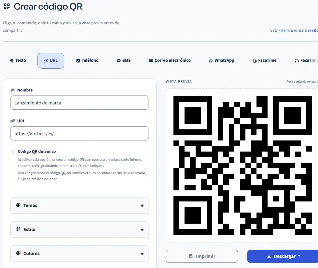 Editor QR de VTX con contenido de ejemplo, controles de diseño y vista previa del código.